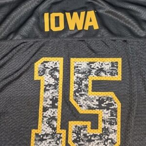 Iowa Hawkeys NCAA Football Jersey Mens L Russell Athletics NWOT